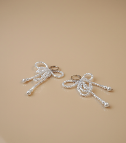 PENDIENTE LAZO DE PERLAS